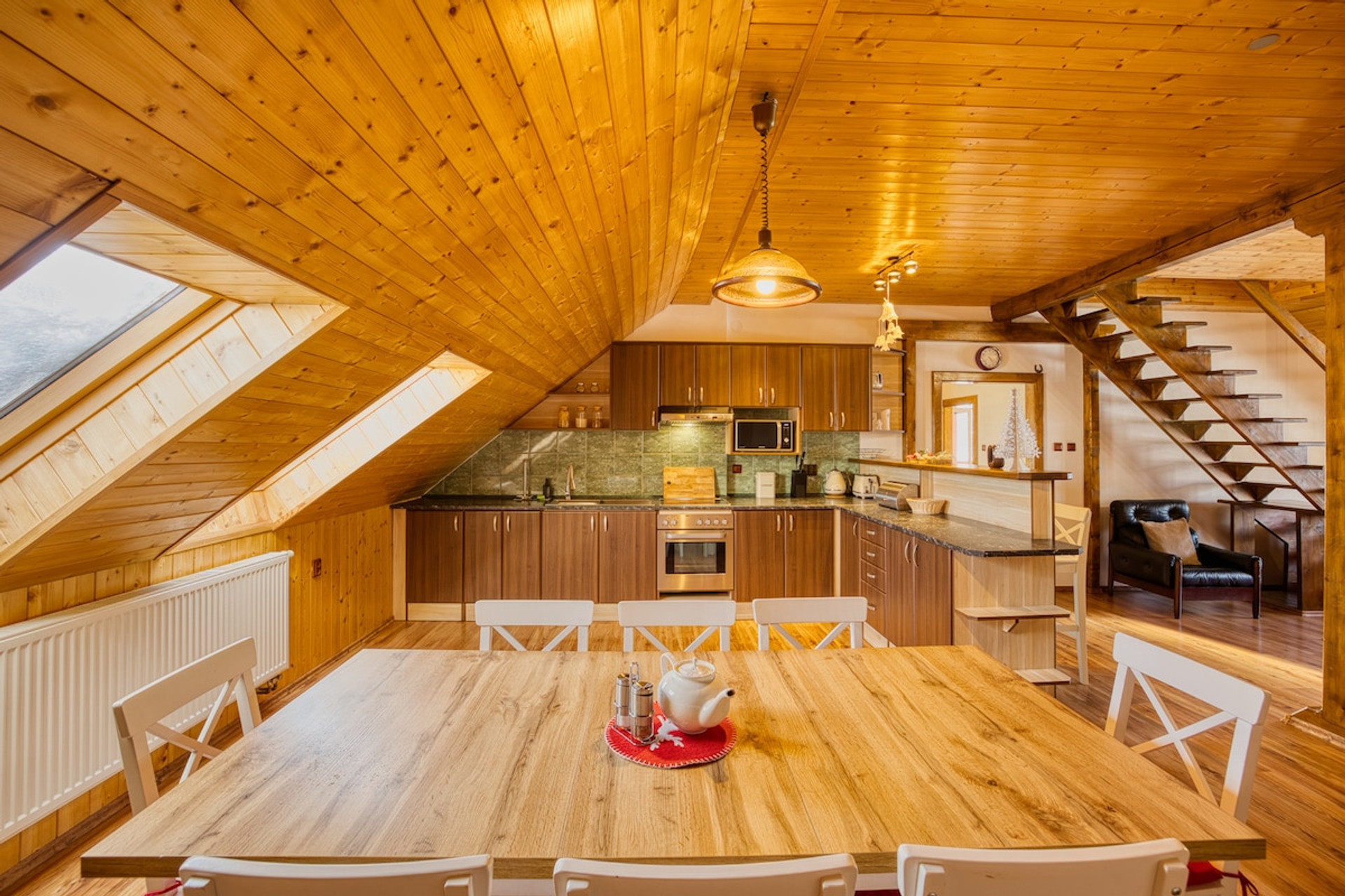 Full kitchen image 1