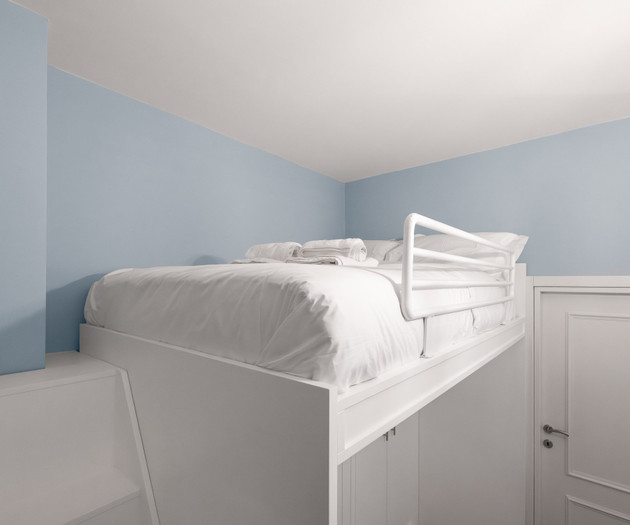 AnT-one Designer Neo-Classical Central Apartment