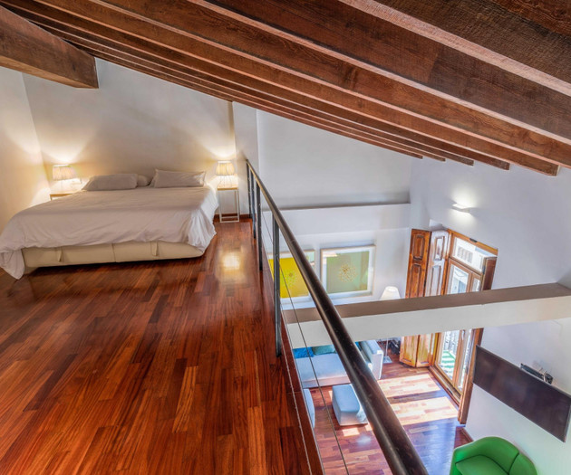 Bright & Cozy Penthouse · Seasonal Rental