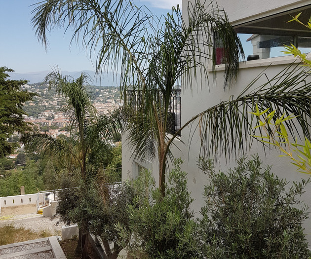Villa with Pool and Panoramic views above Cannes