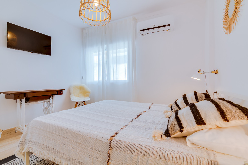 Charming En-Suite in downtown apartment