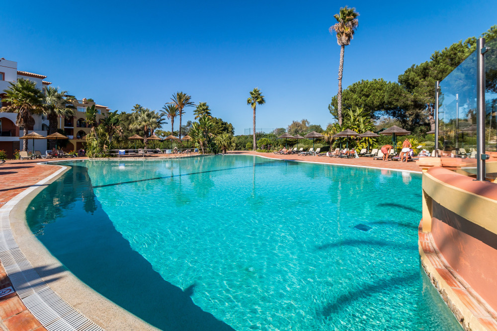 Jardins da Meia Praia: AC | Wifi | Pool | Nomads preview