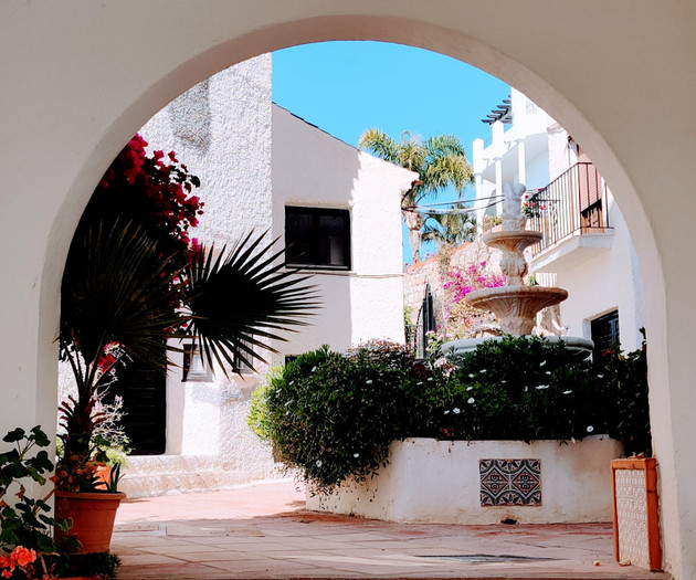 Great views, 3-bedr, shared pool, for 6