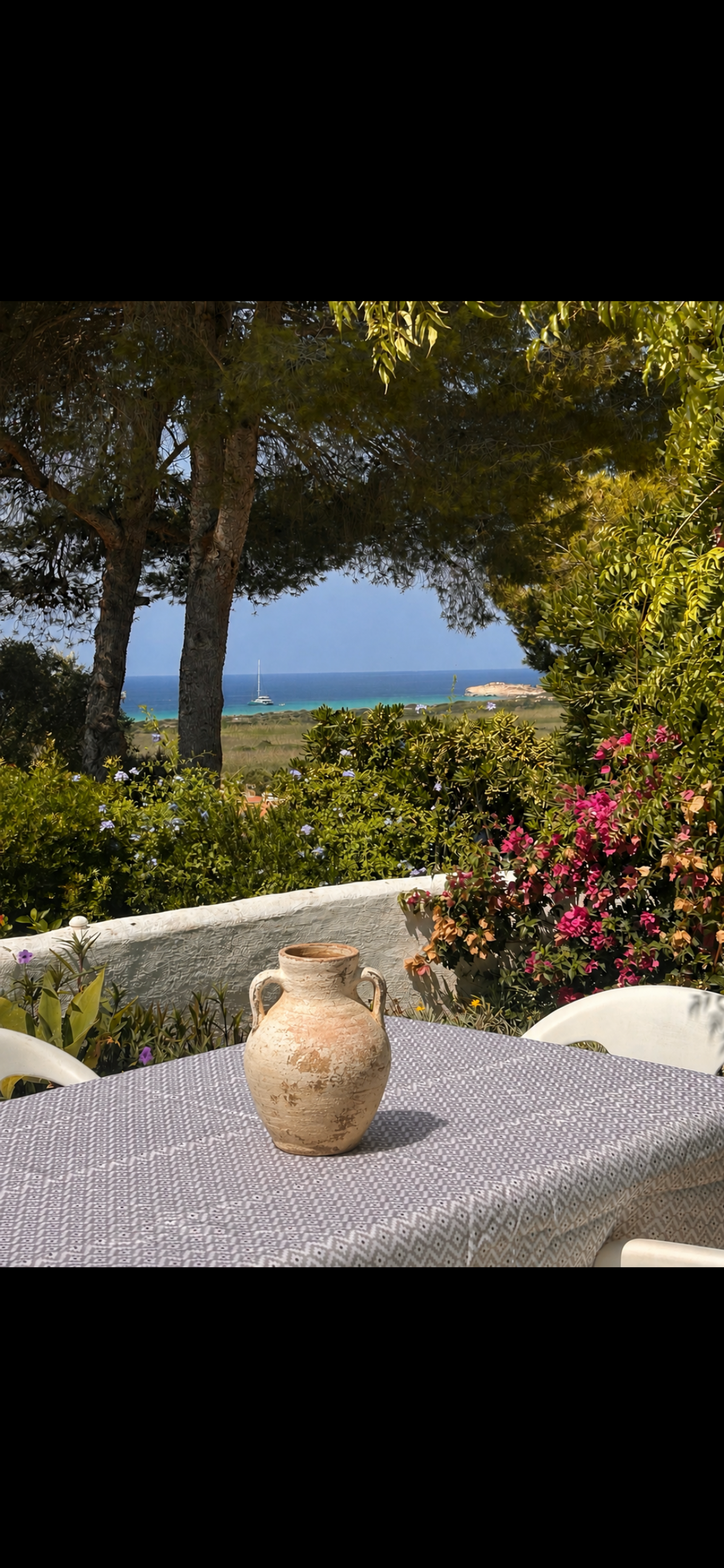 Terrace table with sea view