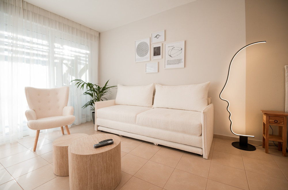 ATOM | Minimal Apartment with Parking & WiFi preview
