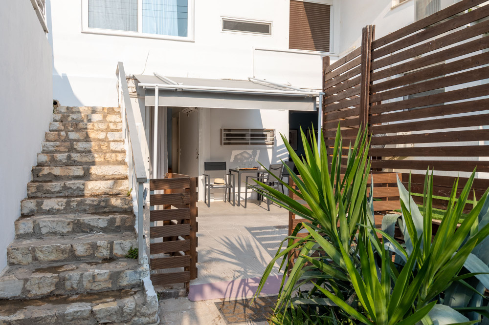 1 BD Apartment with Garden preview