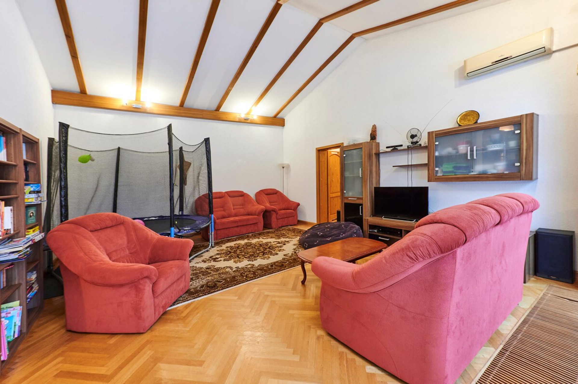 Living room image 4