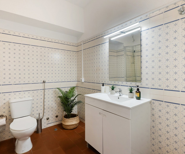 Central Apt with AC,  pool and tennis court