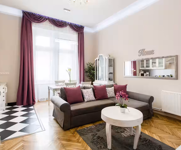Vintage DIY home near the Basilica