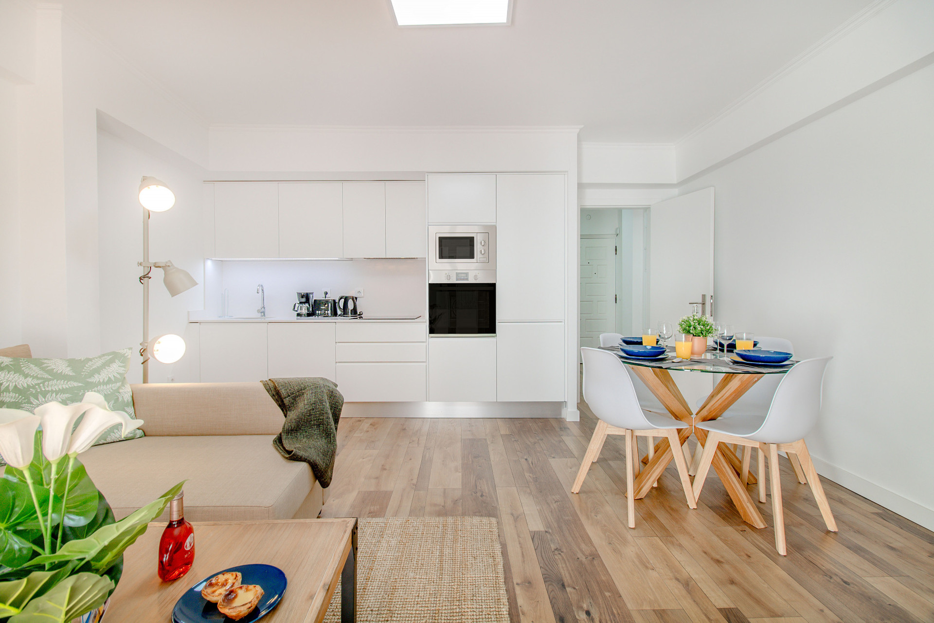 Living / Dining Room with Kitchenette