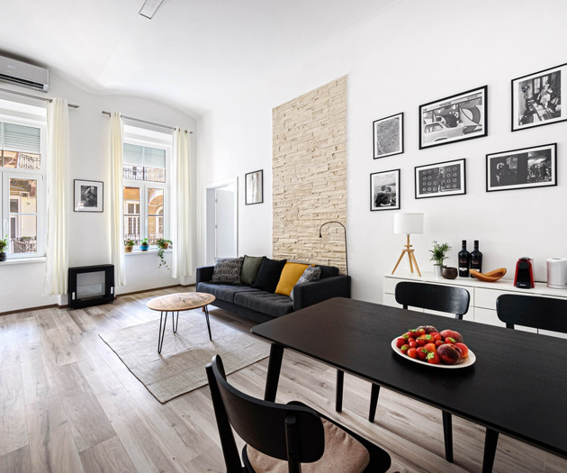 2 BEDROOM APARTMENT NEAR THE OPERA HOUSE