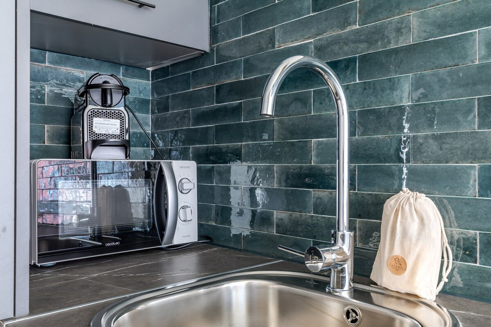 Full kitchen image 2