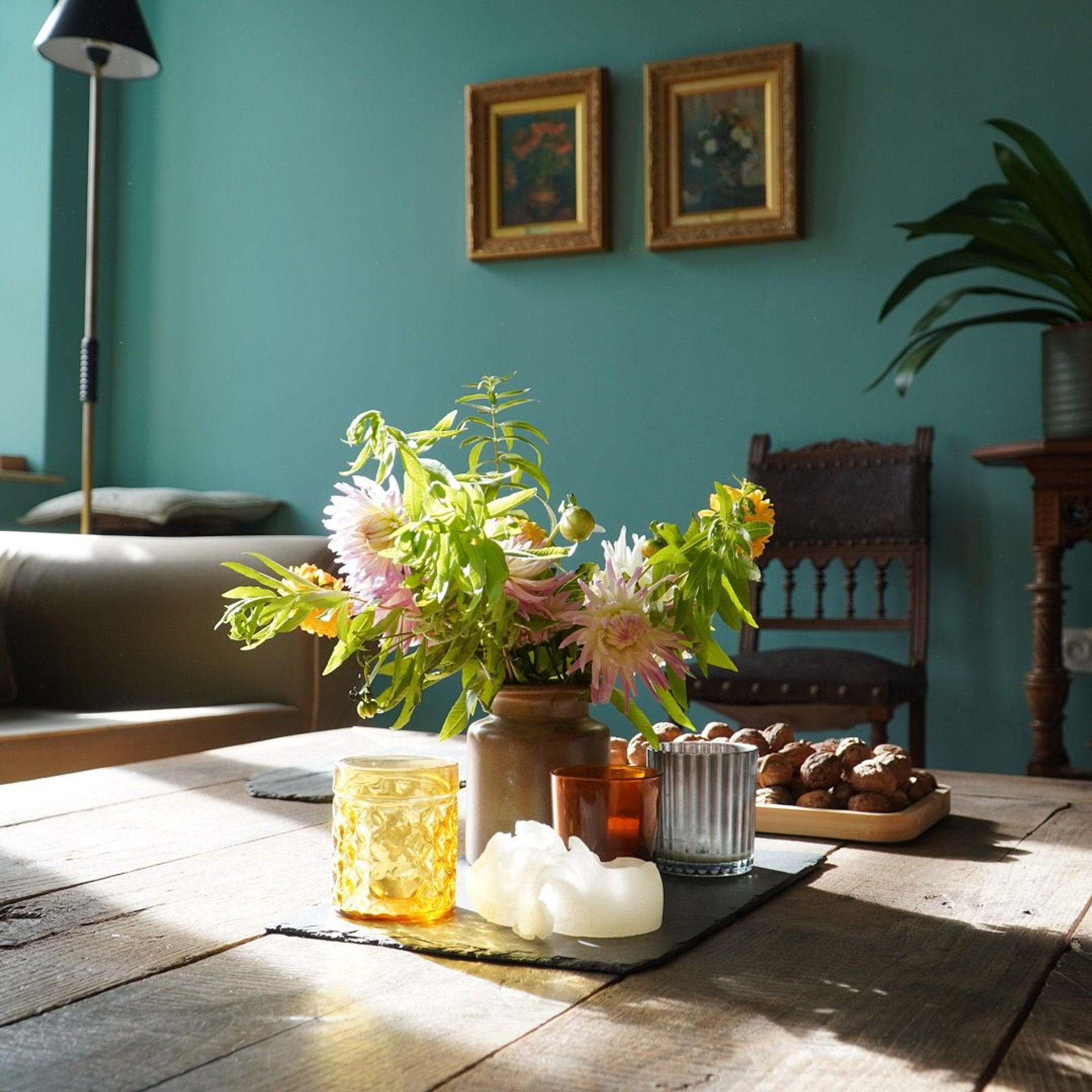 Soft lighting, warmth, texture, and a touch of Limousin charm. At Cornanure, vintage furniture meets modern comfort. Discover fresh produce at Saint-Yrieix’s weekly farmers’ market—just steps from Cornanure.