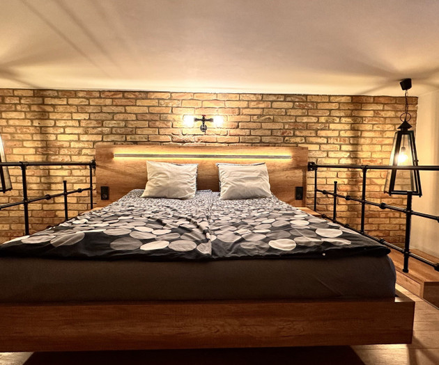 Ultra-Modern Loft Apartment with Gallery, Quiet Co