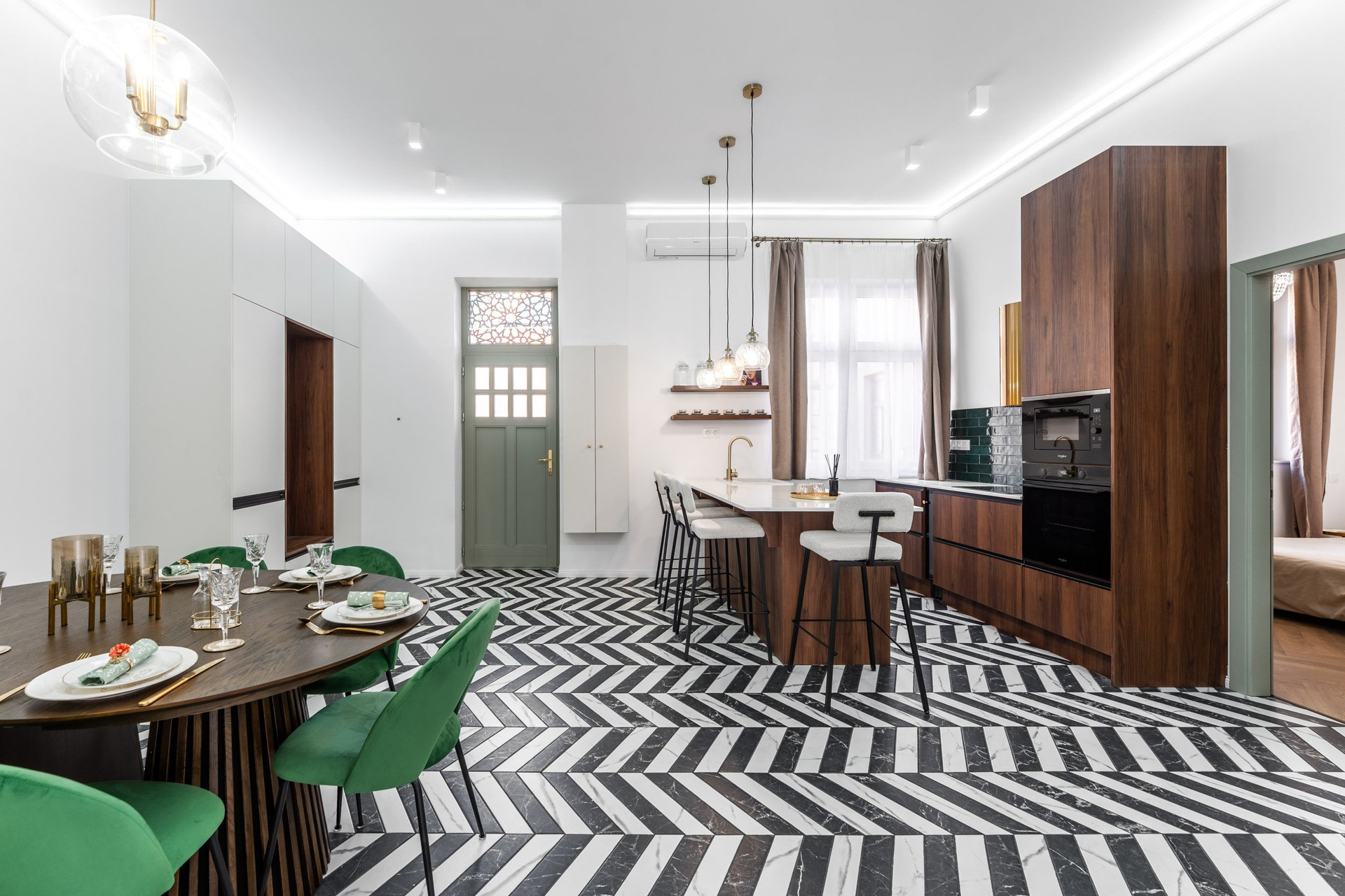 Open plan dining and kitchen area