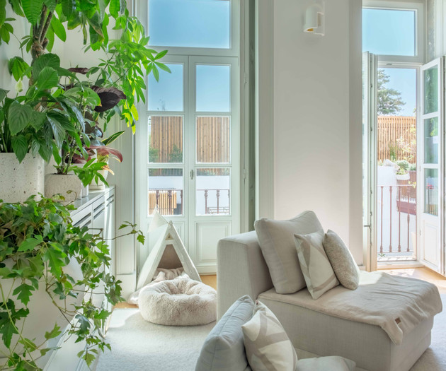 Your Lisbon Oasis: 3-Bed Apartment with Pool & Out