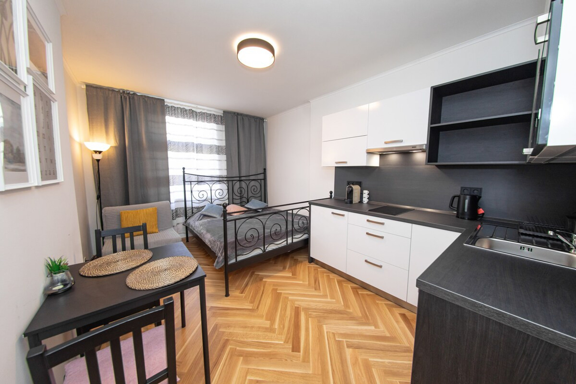 Bedroom image 3