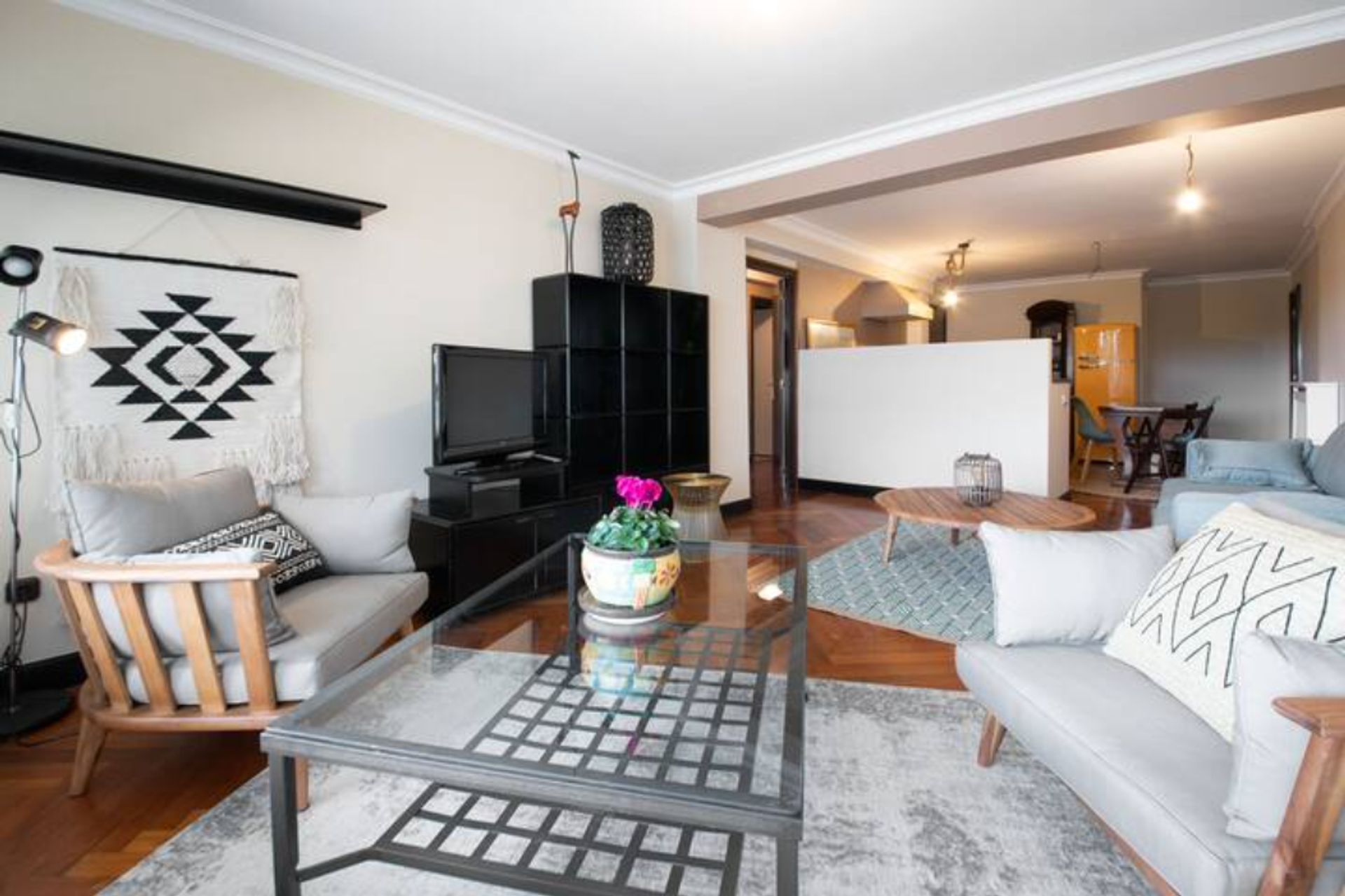 Open plan living room dining area