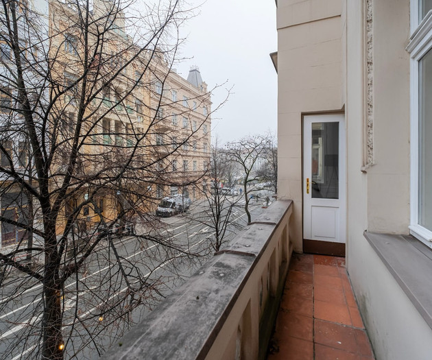 Blueground | Vinohrady, balcony, ID89
