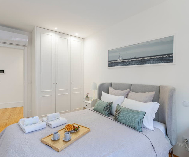 Modern & Trendy Flat by HostWise