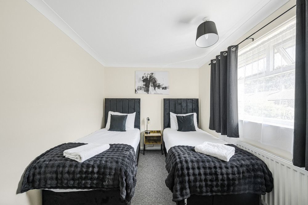 The Ipswich Snug Spacious 3BR Retreat FREE Parking preview