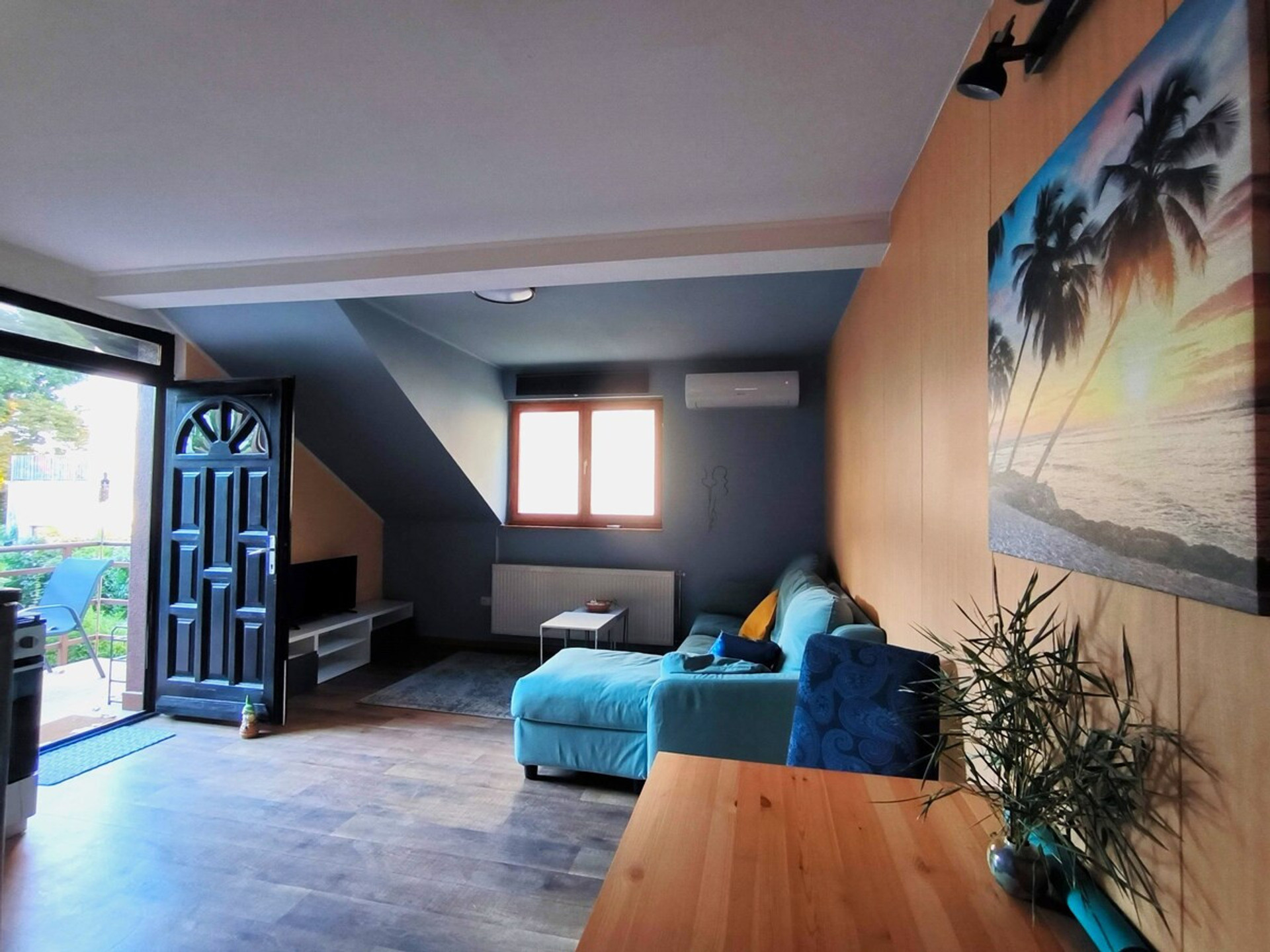 Living room image 2