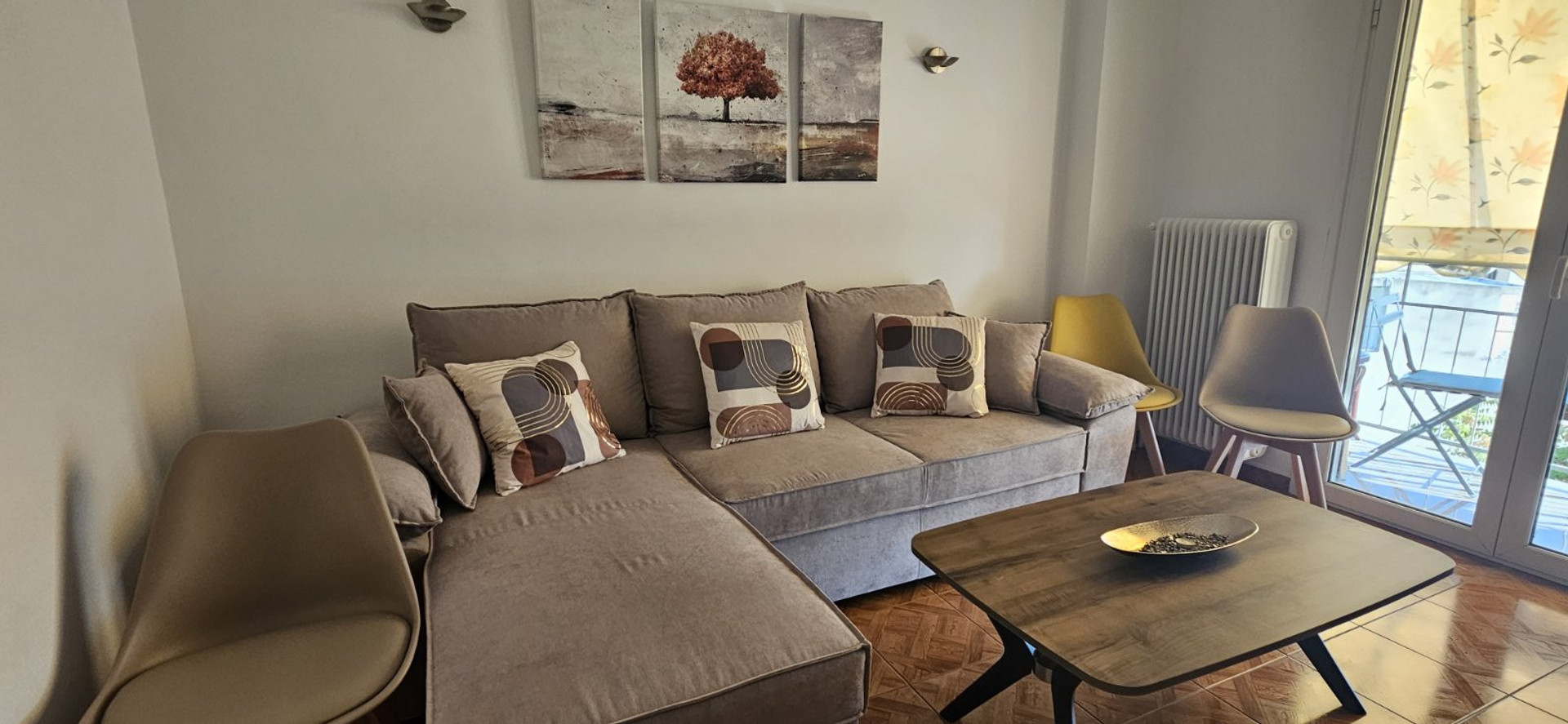 SITTING ROOM