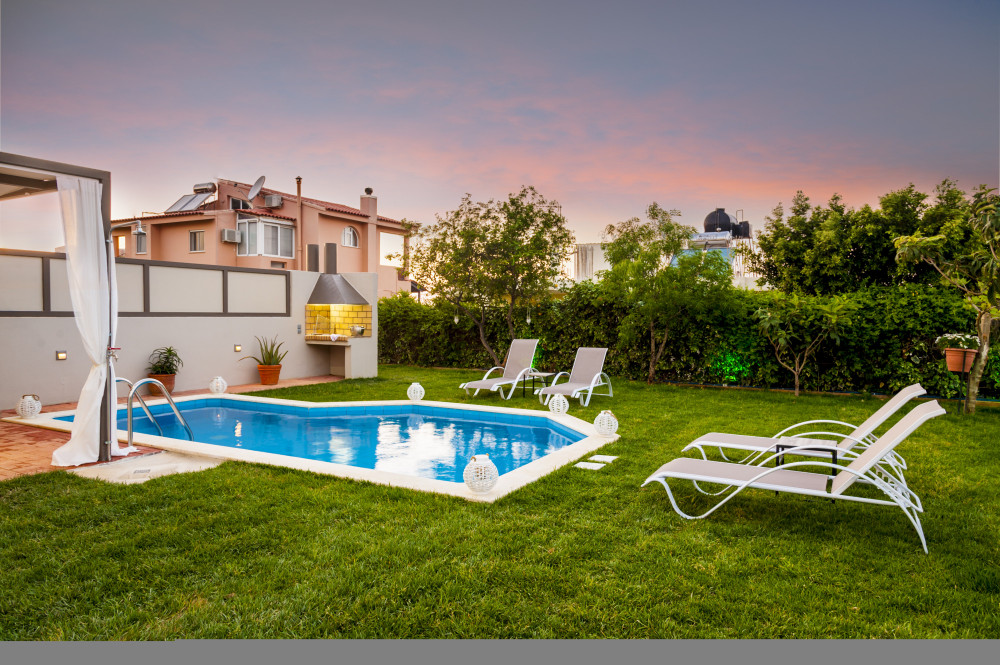 Villa with heated pool and garden