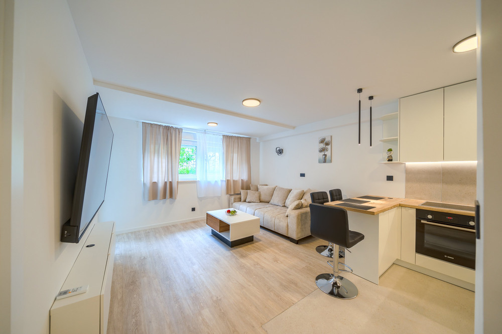 Highland Split Apartments - Unit 2 preview