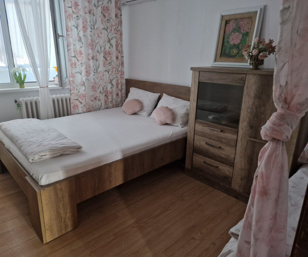 Large Group Accommodation Bucharest, 4 apt,20slips