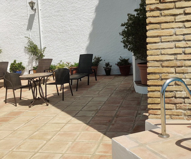 Great views, 3-bedr, shared pool, for 6