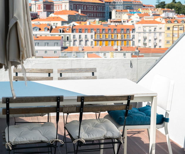 2Br Duplex: city center-Terrace with a River View!
