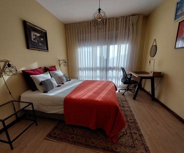 Spacious Flat with Parking at Serralves