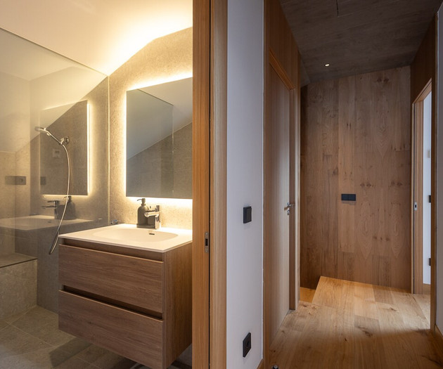 Elegant Penthouse | Spa, Parking & Views