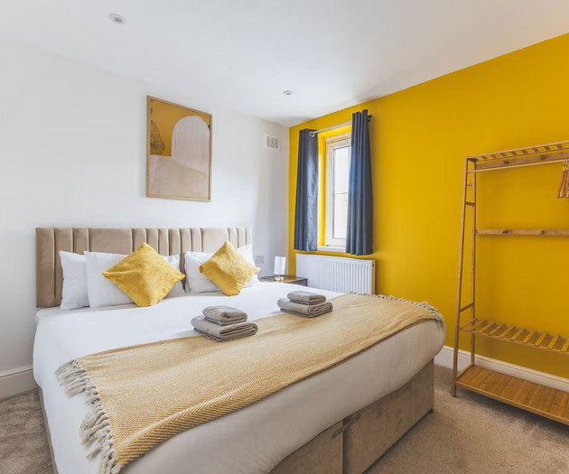 3 bed | Sleeps 7 | Private Parking | Great Locatio
