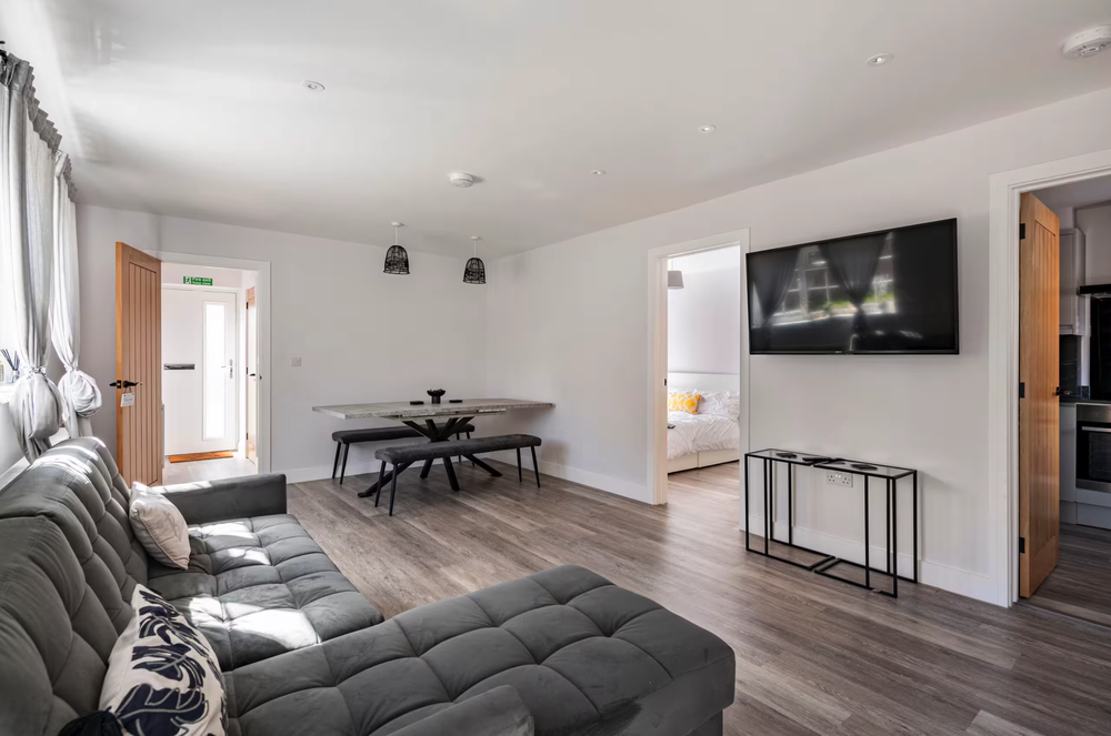 Spacious 4BR Stay w/ Parking in Wivenhoe preview