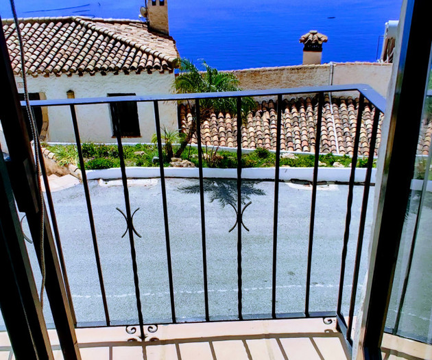 Great views, 3-bedr, shared pool, for 6