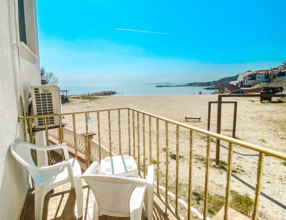 1st line quiet aparment with full SeaView preview