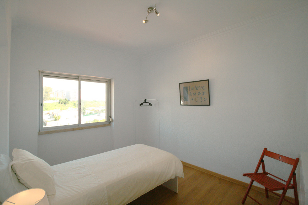 Spacious and Luminous Bedroom in Queluz preview