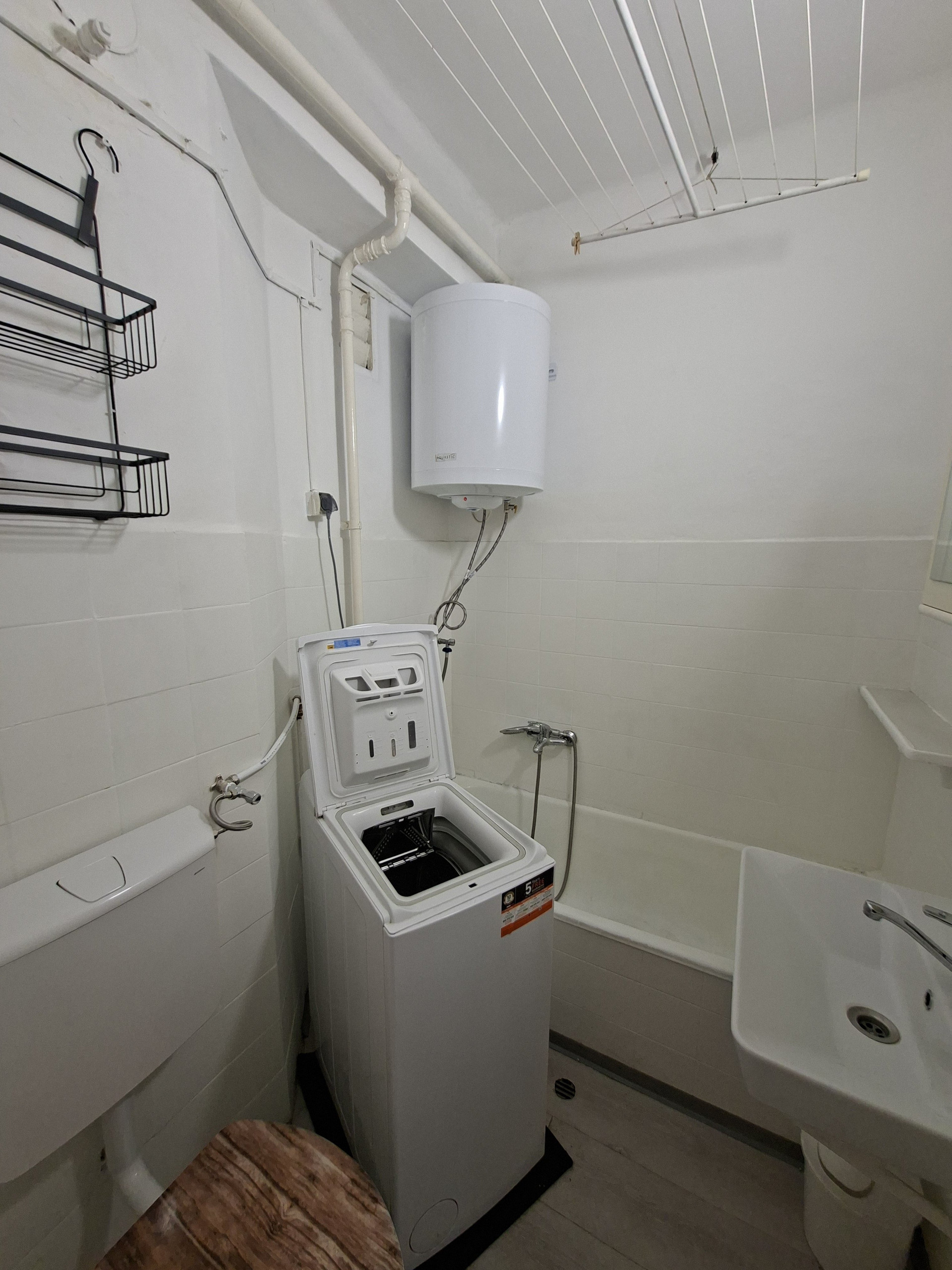 Bathroom with washing machine