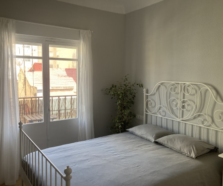 Airen Room - Private Balcony, Open Closet, Sunny