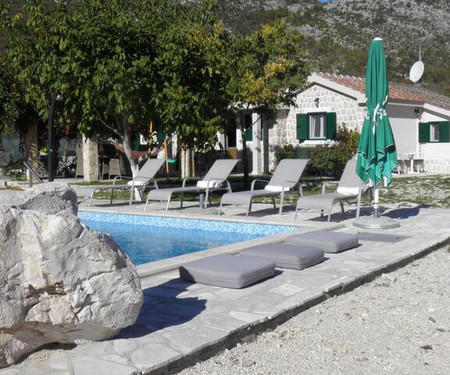 Villa with heated pool,very quiet location