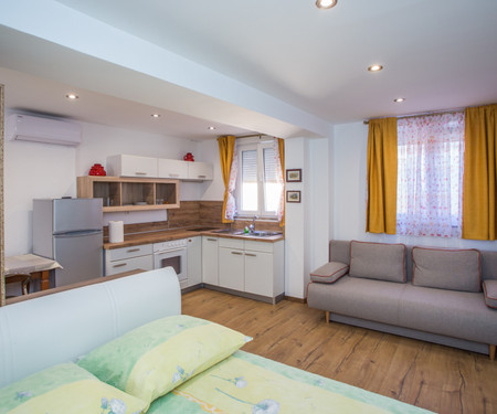 Cozy Small Apartment in Zadar (Diklo)