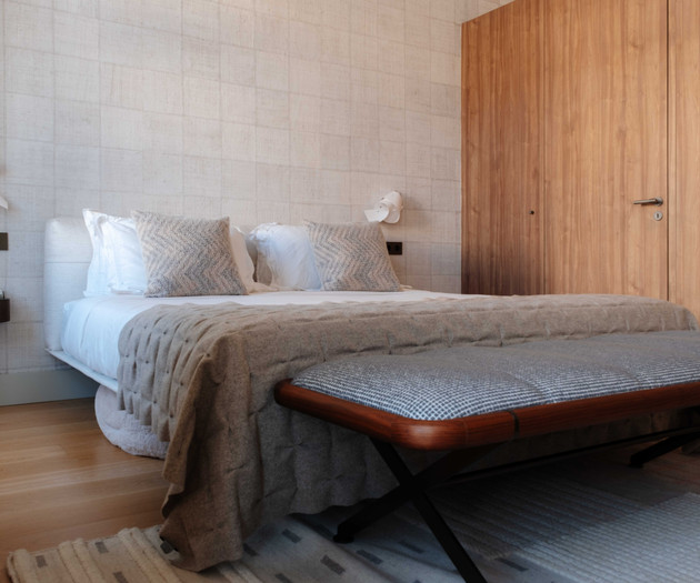 Your Lisbon Oasis: 3-Bed Apartment with Pool & Out