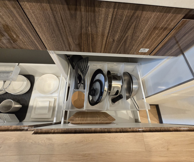 Kitchen drawer with cookware