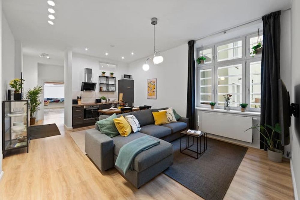 Cozy 4-room apartment in Mitte Sprengelkiez preview