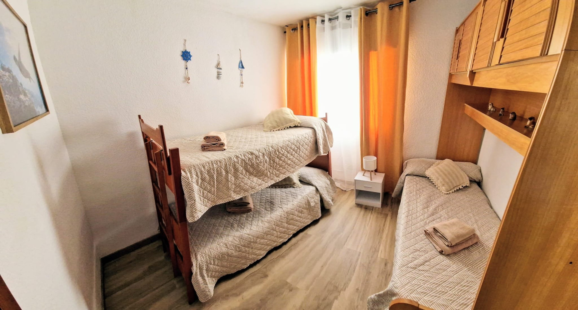 Twin bedroom with bunk beds