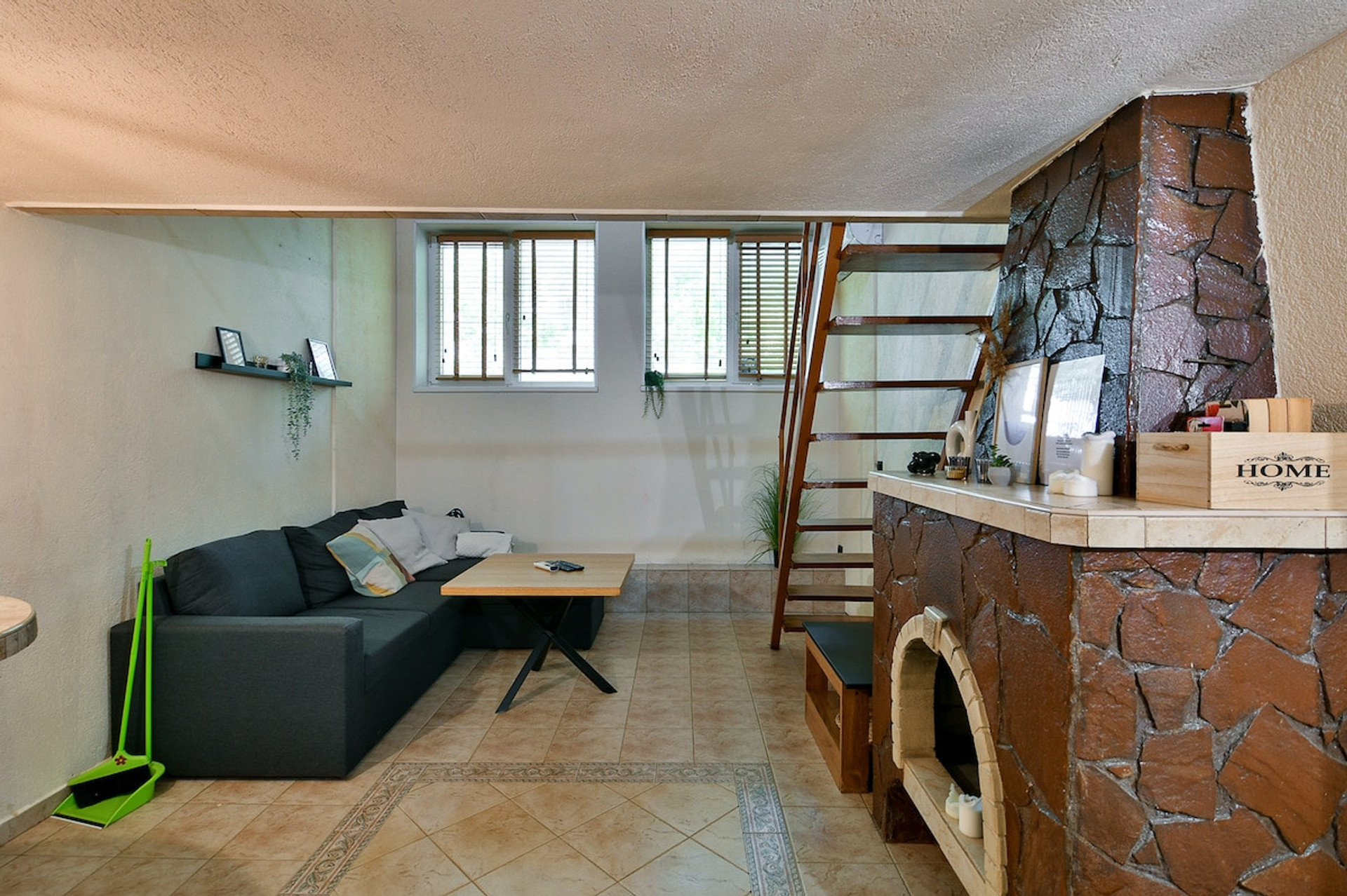 Living room image 2