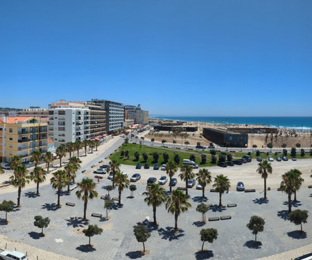 T3 big balcony by the beach in Caparica