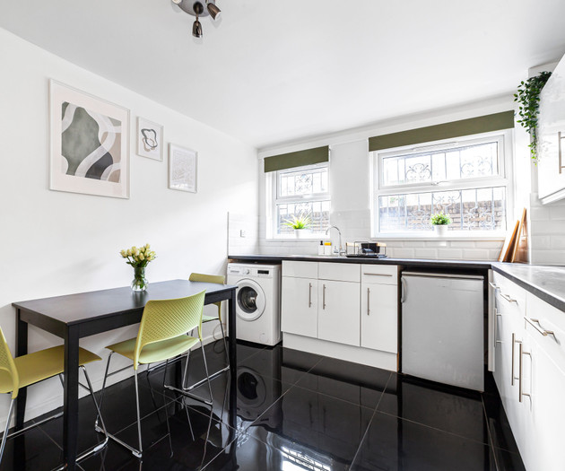 Bright 3 Bed Garden House, Haggerston, Parking